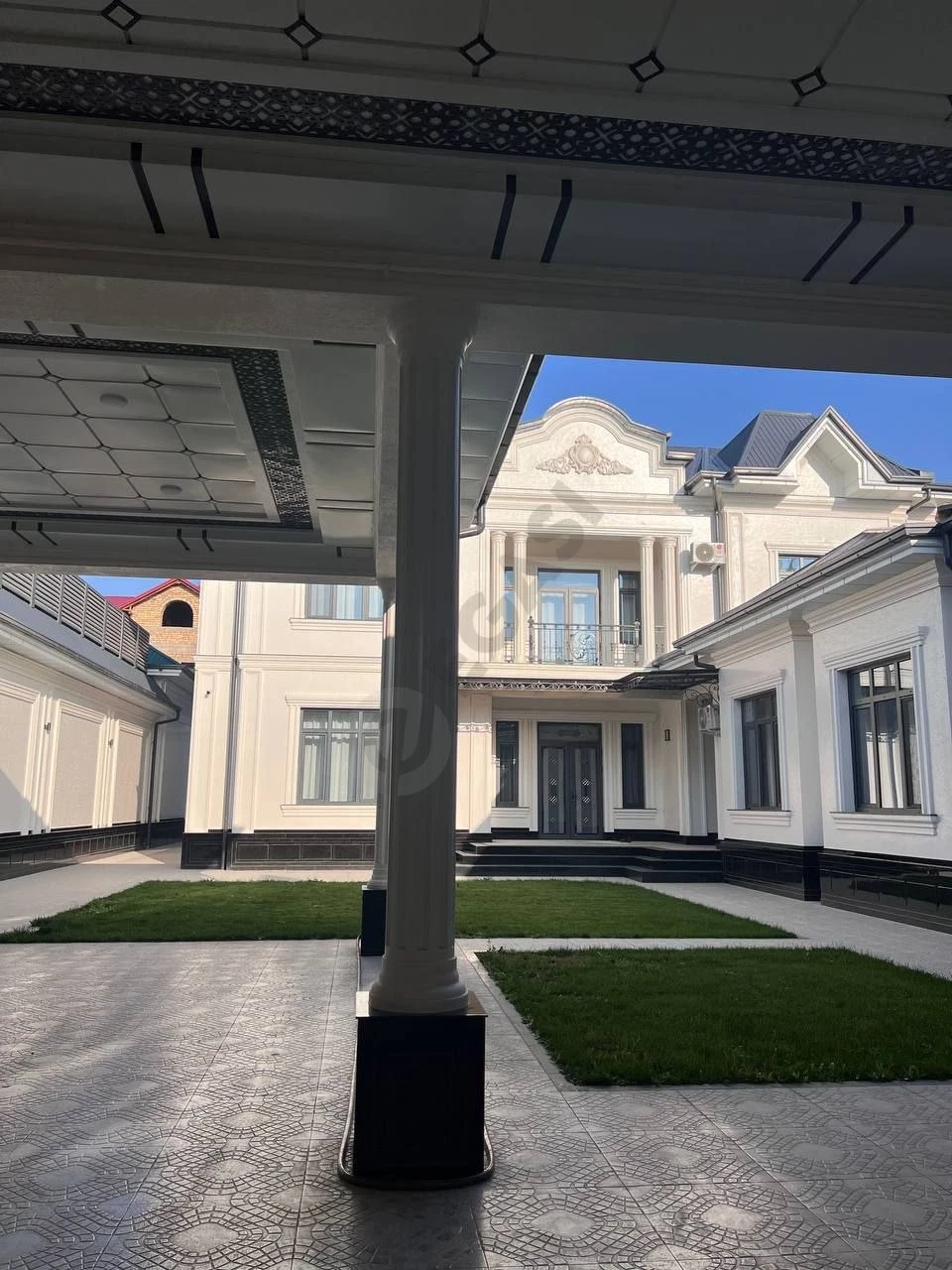 Дом 9 комнат 560м² в Кибрайском районе - Cover Photo
