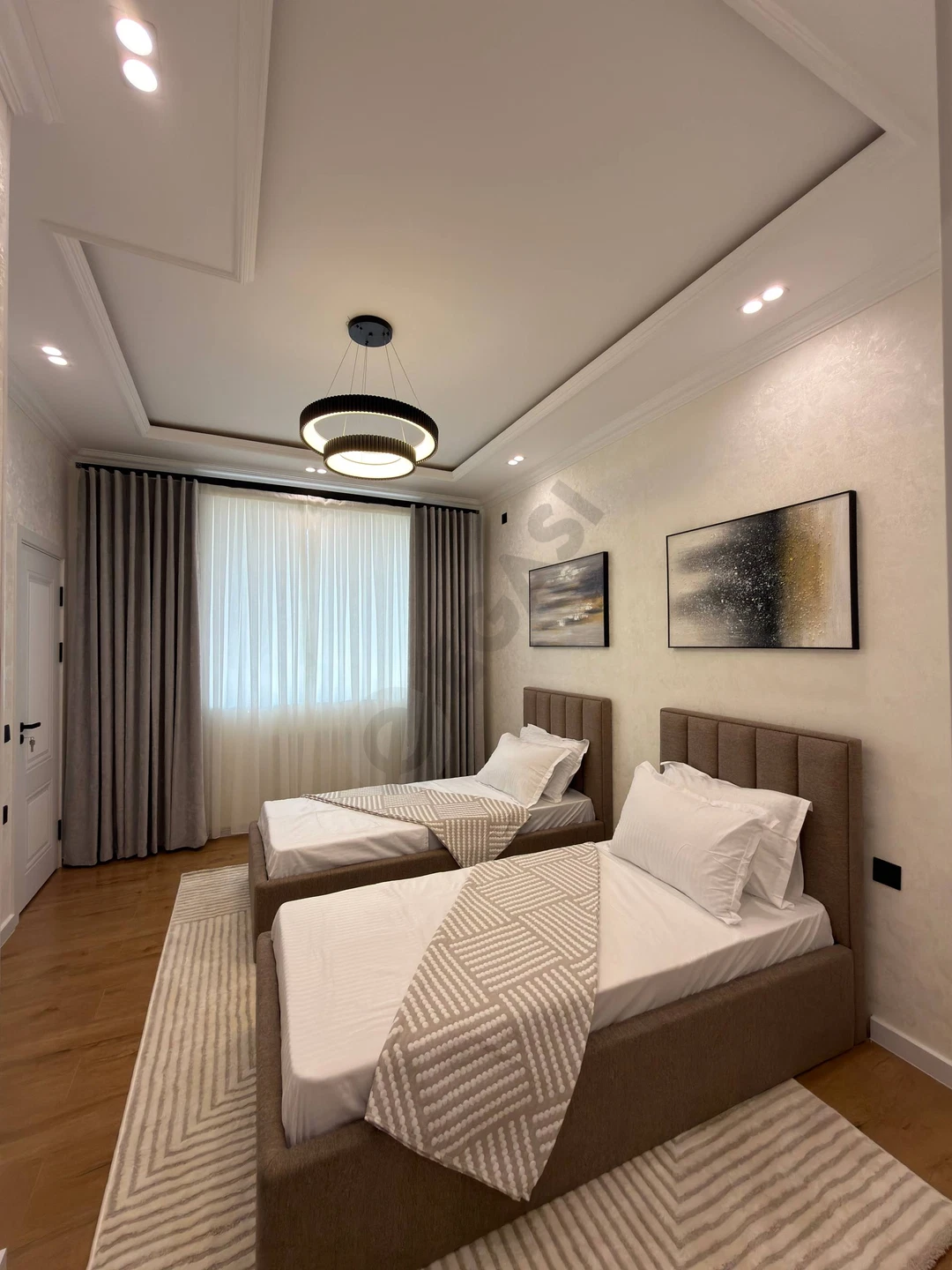 Golden House 4 комнаты 115 м² - Cover Photo