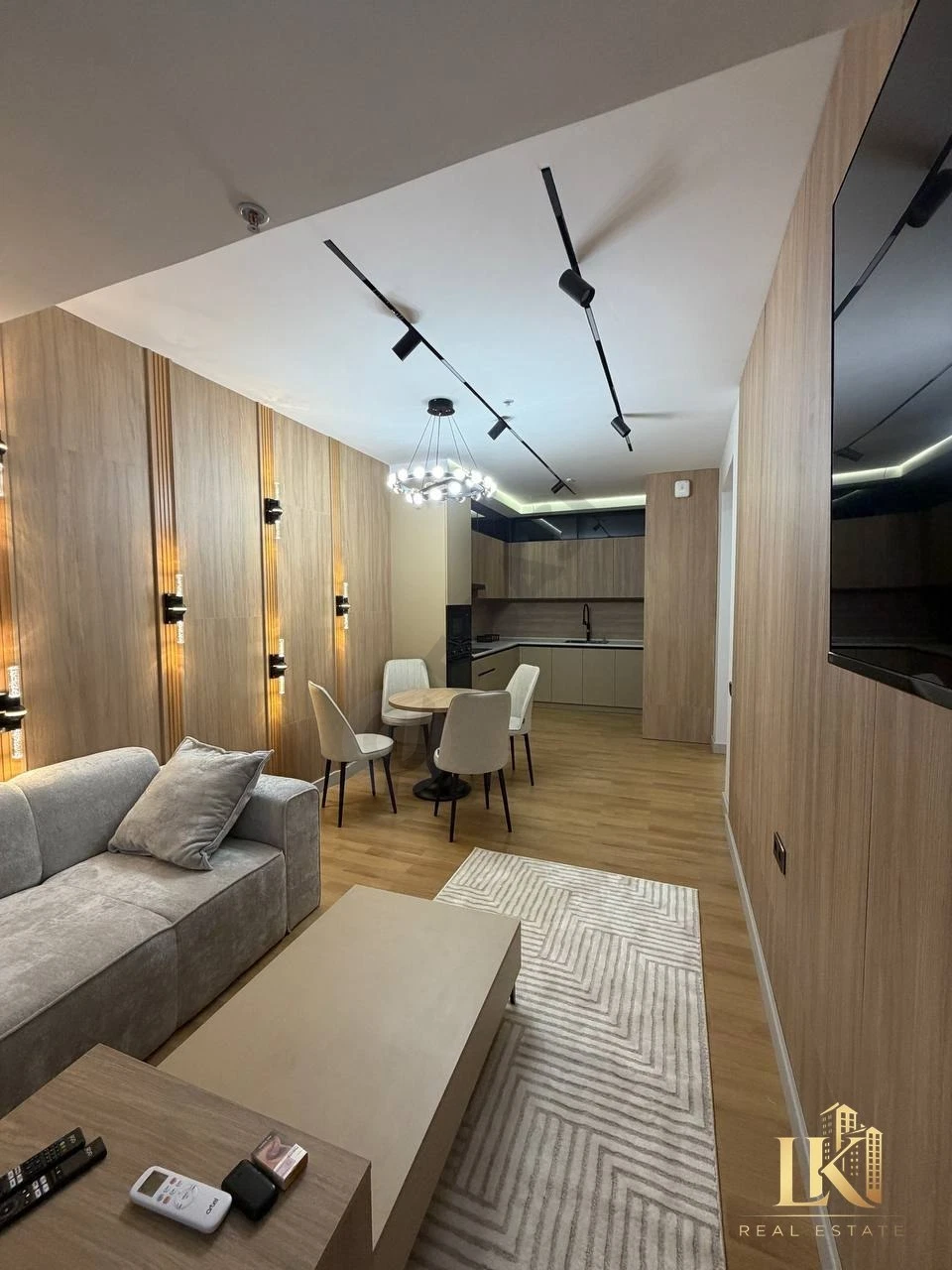 MODERA TOWERS 3-комнатная квартира, евро-люкс ремонт, 14 этаж - Cover Photo