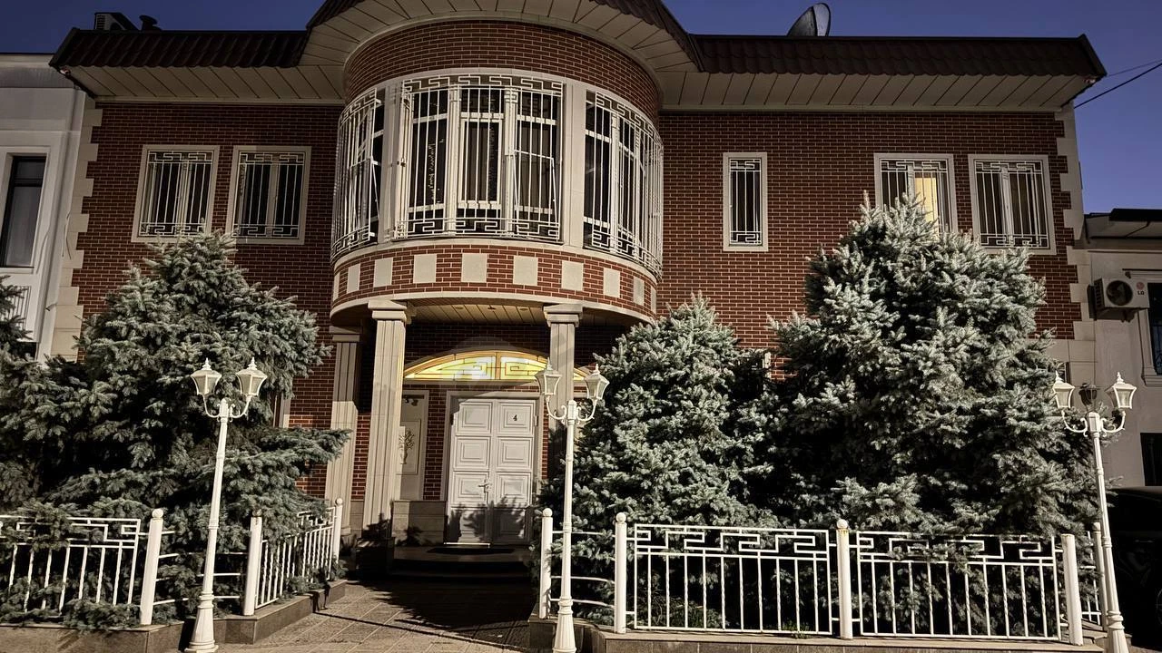Дом в Шайхонтохуре, 6 комнат, 4.75 сотик - Cover Photo