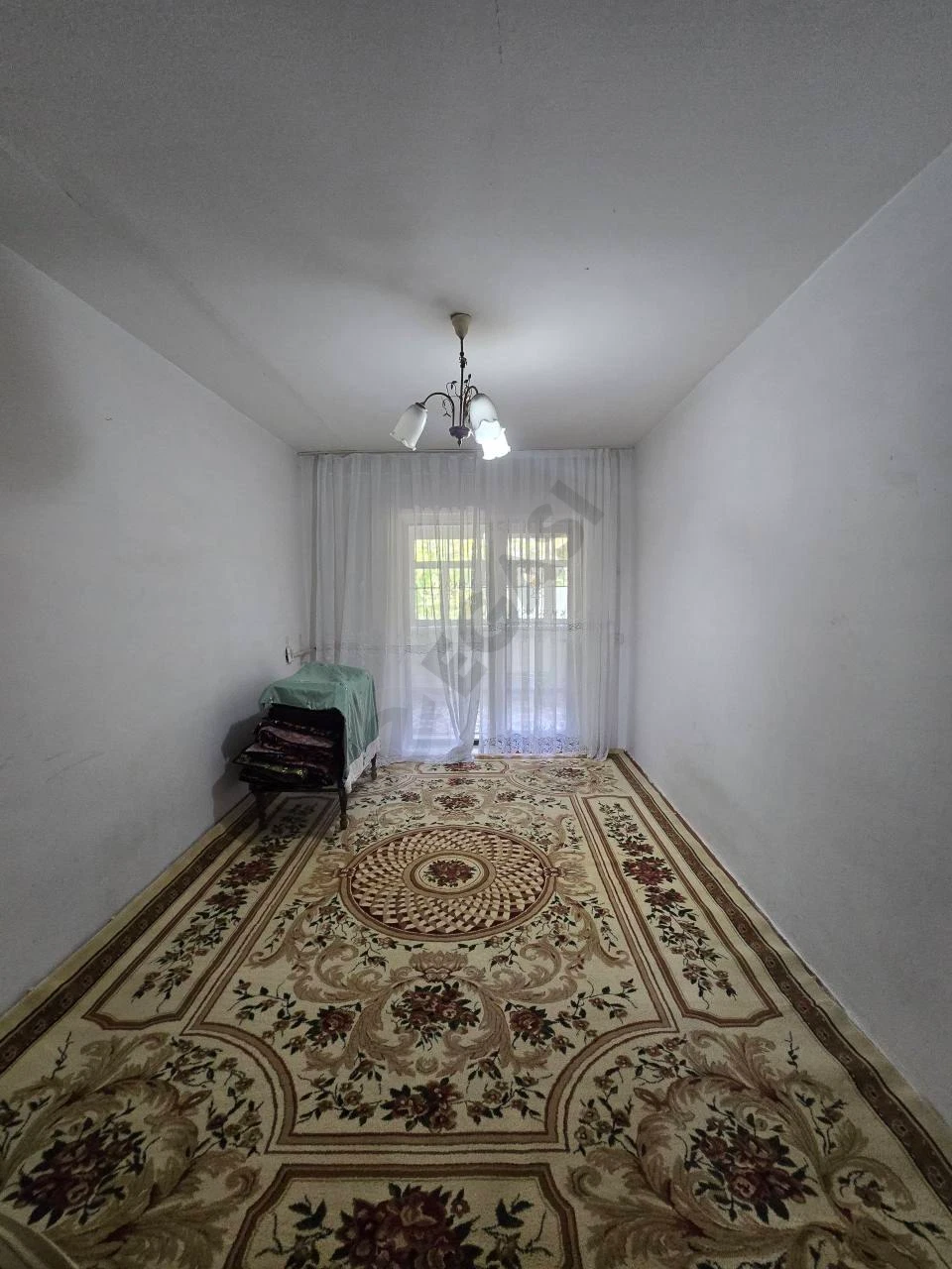 3-floor brick house for rent near Temiryo'l station - Cover Photo