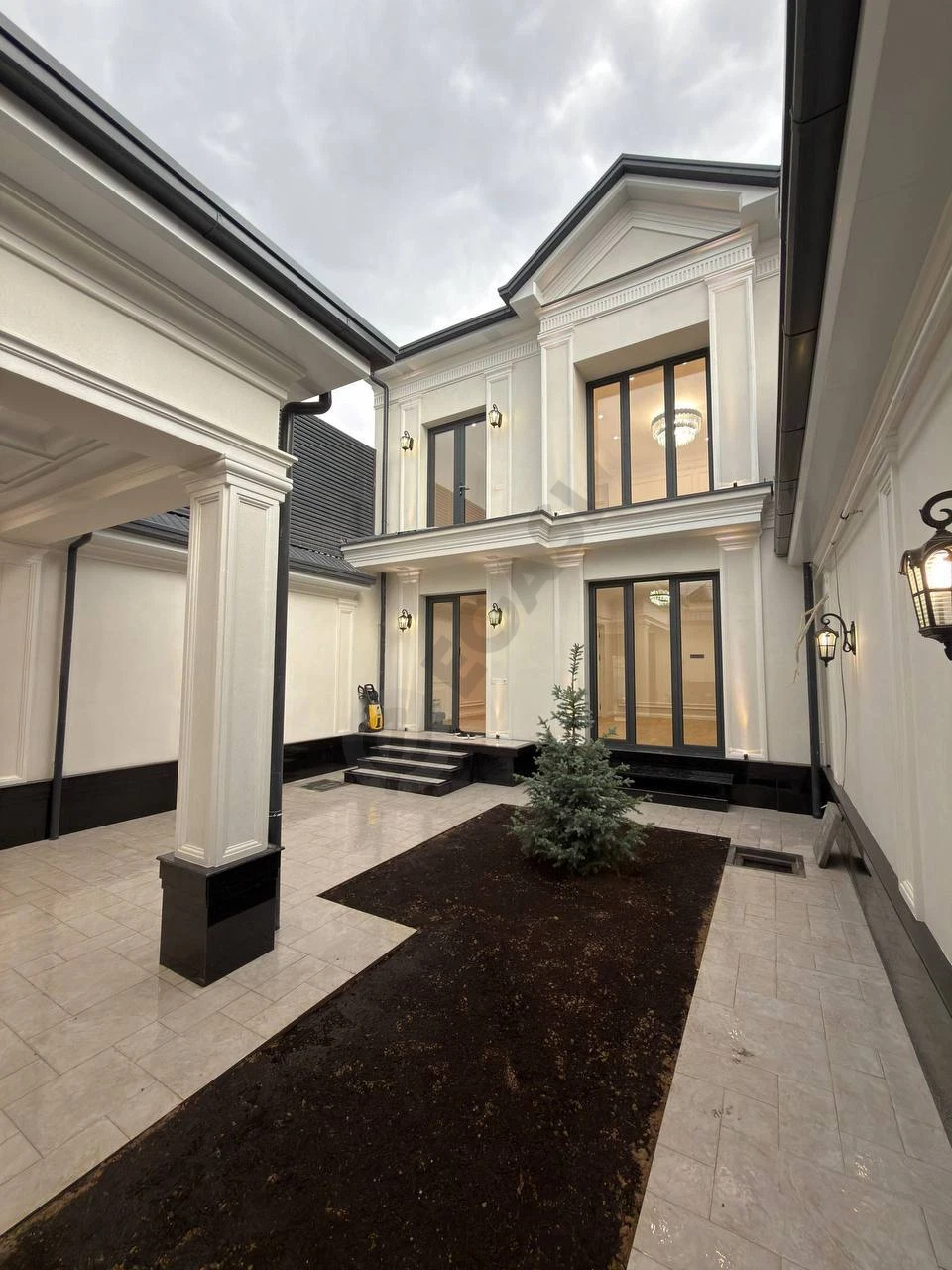 New Neoclassical House in Mirzo-Ulugbek - Cover Photo