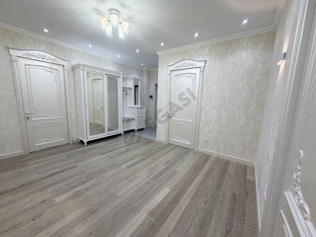 Garage with 4 rooms, 310 sq.m, Mirabad district - Cover Photo