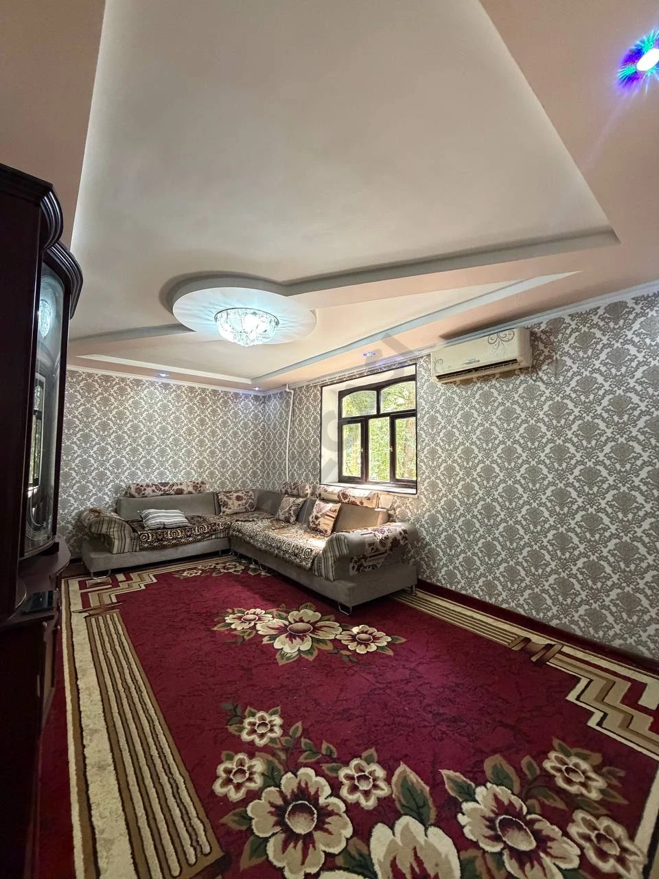 3-комнатная квартира в районе Телеграф - Cover Photo