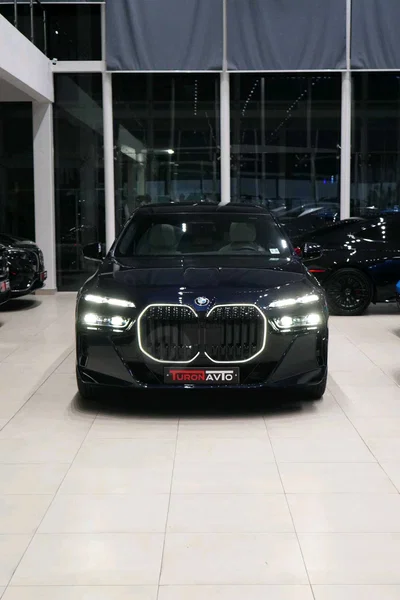 BMW 760i - Cover Photo