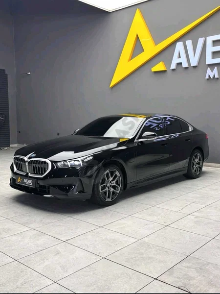 BMW 530E - Cover Photo