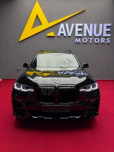 BMW X7 - Cover Photo