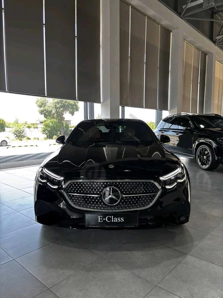 Mercedes benz E300 - Cover Photo