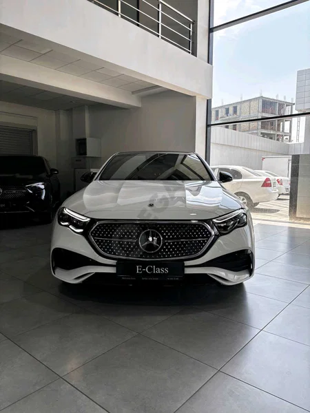 Mercedes benz E300 Amg line - Cover Photo
