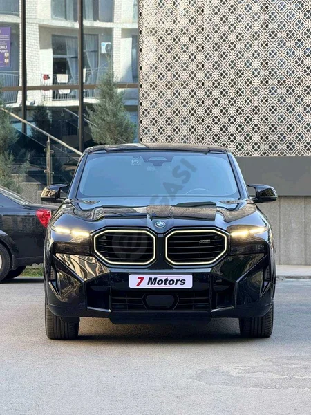 BMW xm - Cover Photo