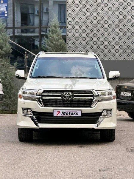 Toyota land cruiser 200 - Cover Photo