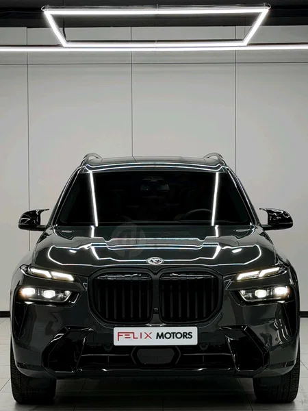 BMW X7 - Cover Photo