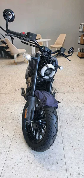 Benda chinchilla 350 - Cover Photo