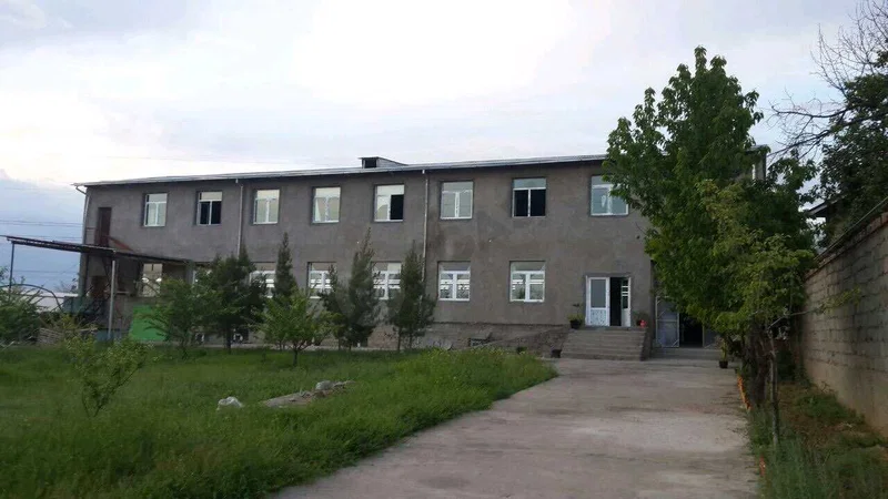 Продаётся объект 20 соток, подвал+двух этажное здание 1050м² - Cover Photo