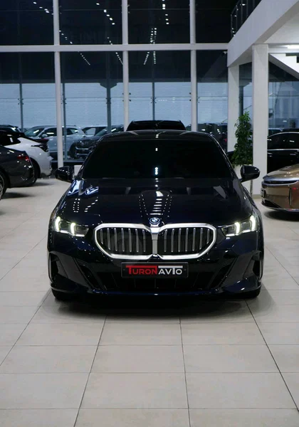 BMW 530e - Cover Photo