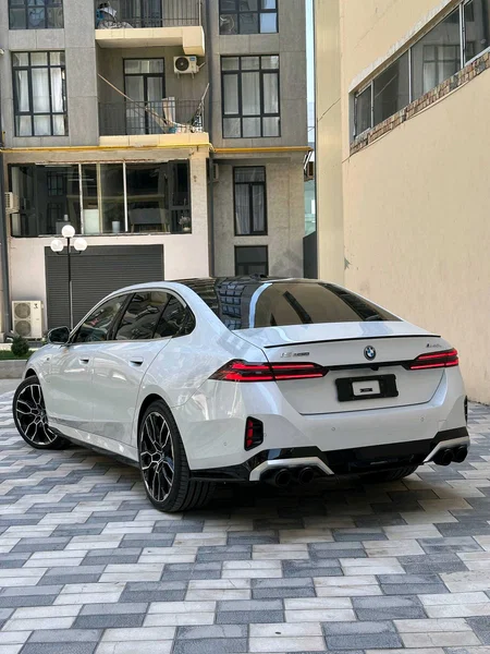 Bmw i5 40L - Cover Photo