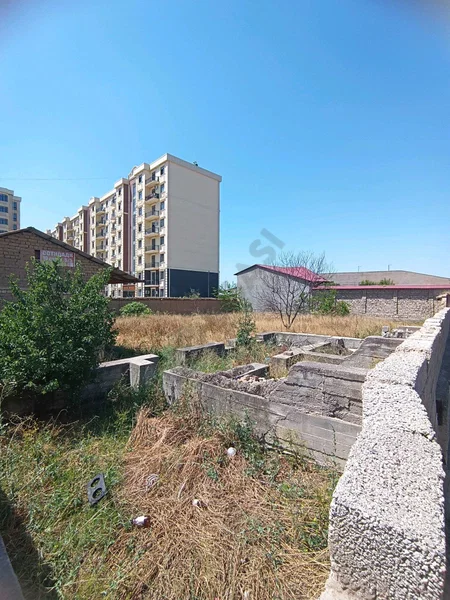 yer uchastka sotiladi. qoyliq massif 7. tolariq metrodan kir - Cover Photo