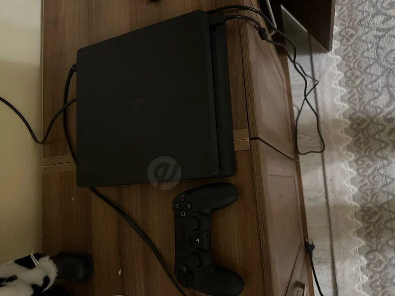 Playstation 4 slim 1TB - Cover Photo