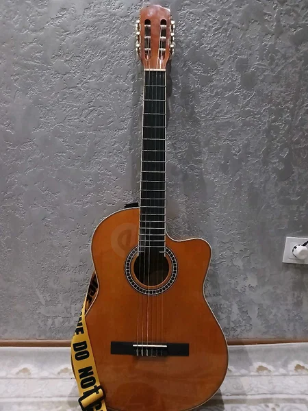 Gitara sotiladi - holati ideal - Cover Photo