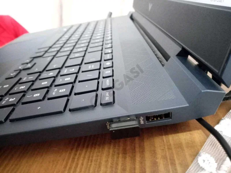 HP Victus 15 | Core i5-12450H / RTX 3050 / 8GB / 512GB SSD - Cover Photo