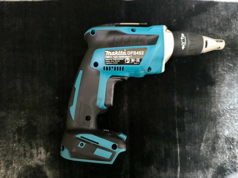 Продается шуруповёрт по гипсокартону Makita DFS 452 - Cover Photo