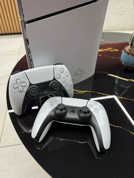 Zudlik bilan Playstation 5 - Cover Photo