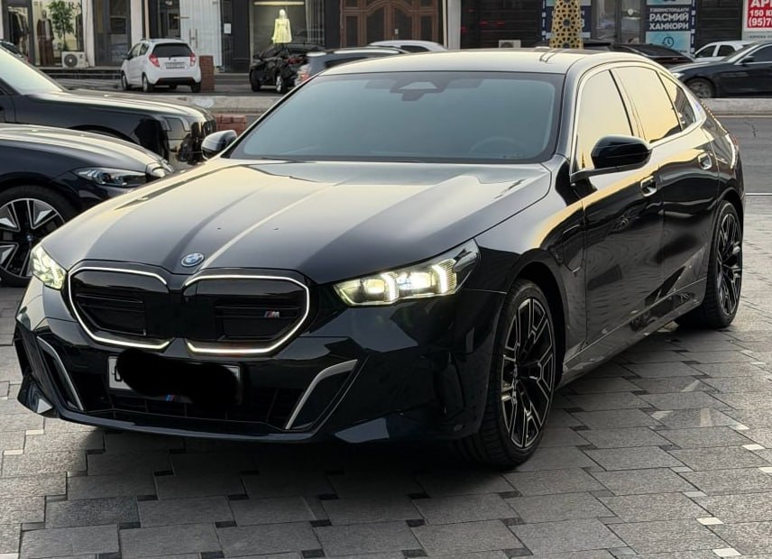 BMW i5 40L 2025 - Cover Photo